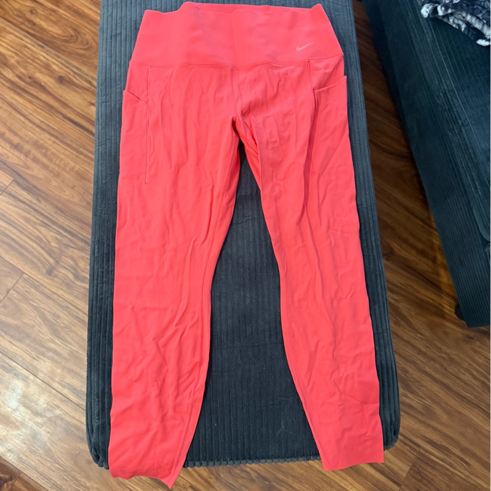 Nike Women’s High-Waisted 7/8 Leggings with Side Pockets
